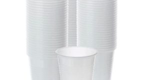 Gobelets jetables en plastique : Leur interdiction repoussée de 4 ans